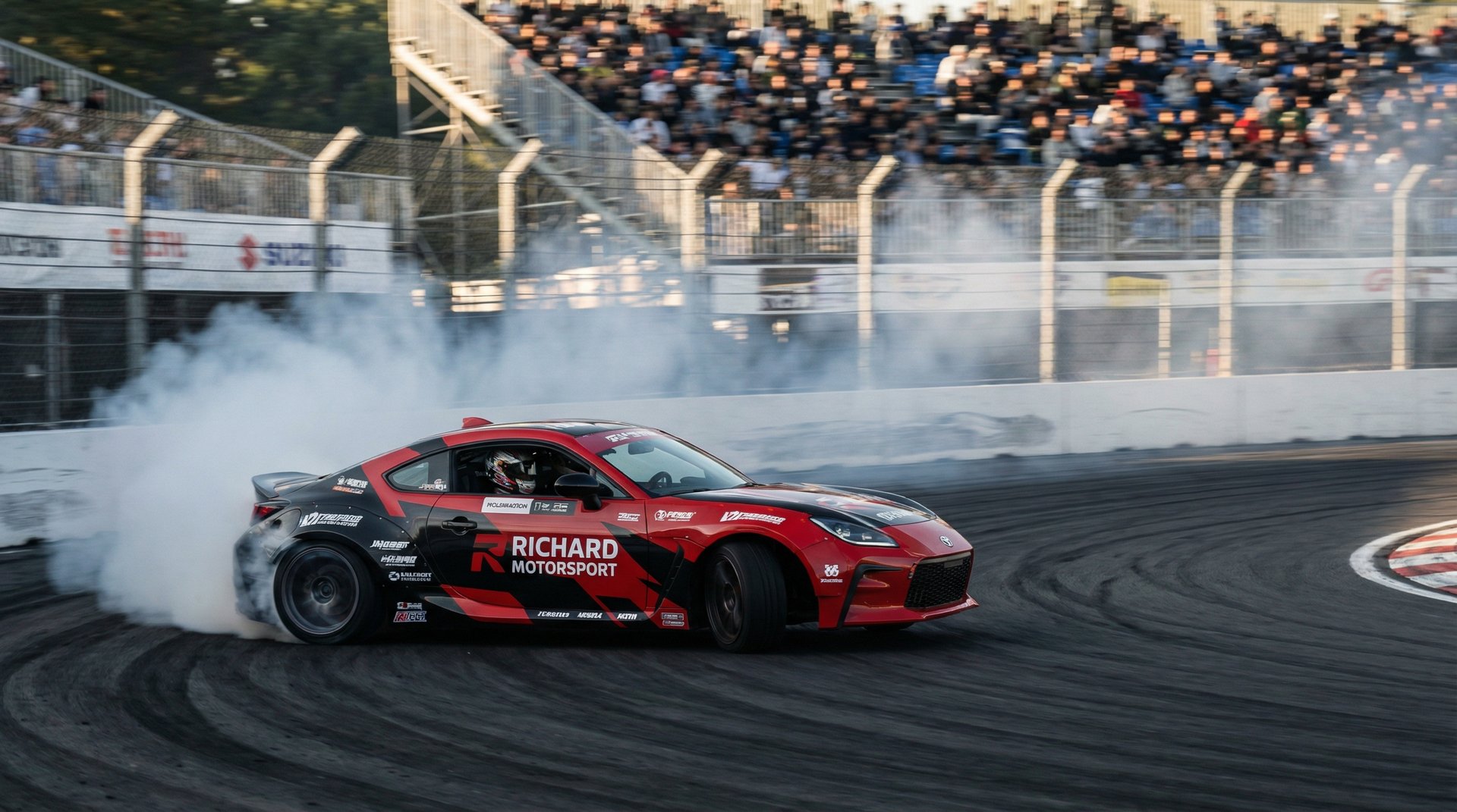 麻豆汽车解说赛道视频